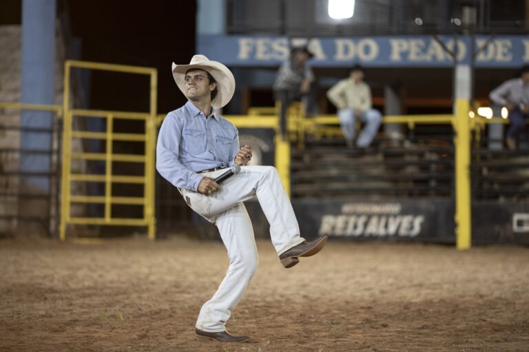 Felipe Simas diz que papel em filme mudou forma de viver