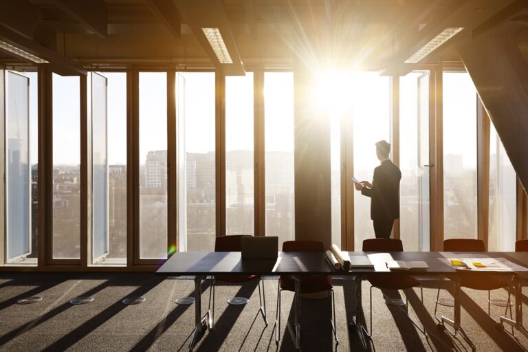 Luz natural no escritório melhora controle da glicemia, afirma estudo