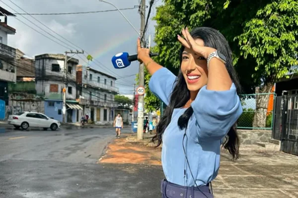 Repórter é demitida da Record e faz forte desabafo sobre saúde mental