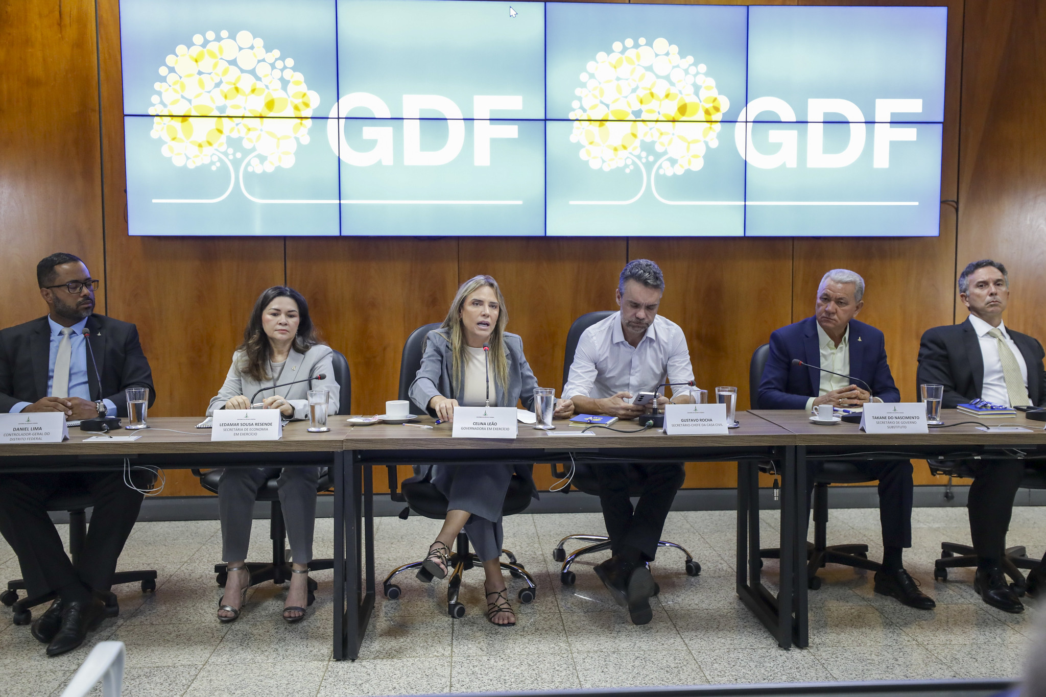 Celina Leão apresenta resultados e soluções de gestão digital ao secretariado do GDF
