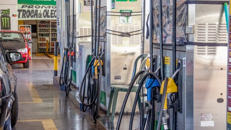 Estados atualizam ICMS dos combustíveis conforme lei complementar