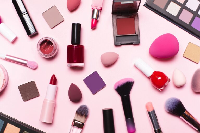 Médicos alertam que uso de cosméticos falsos pode causar danos à saúde