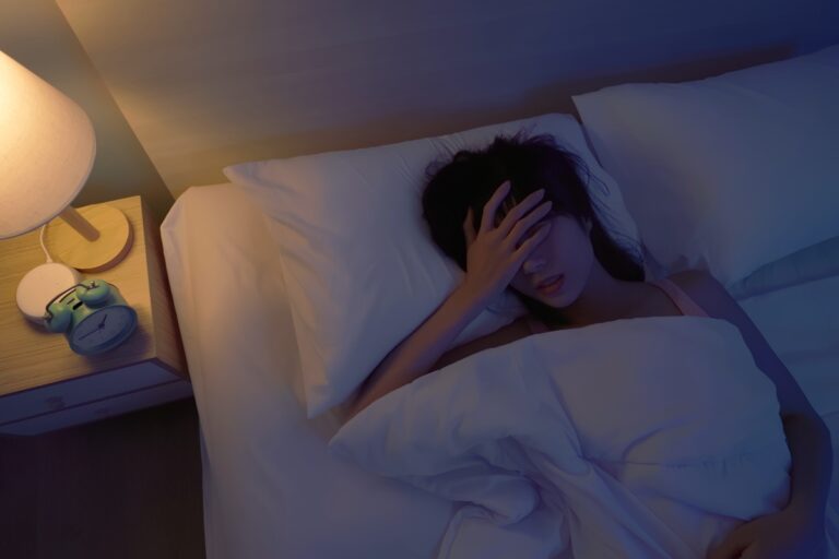 Não chegar ao sono profundo aumenta risco de Alzheimer, diz estudo