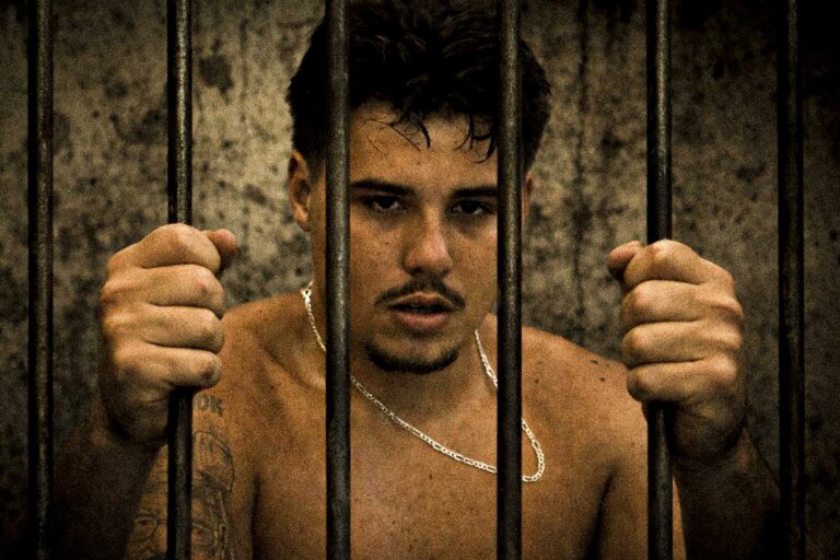 Pedro pode ser preso por importunação sexual contra Jordana?