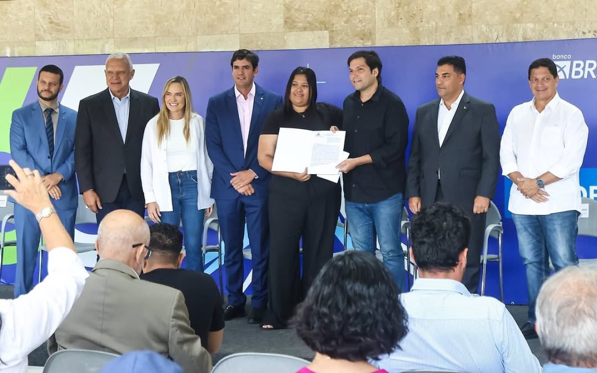 Robério Negreiros participa de entrega de escrituras e reforça compromisso com setor produtivo