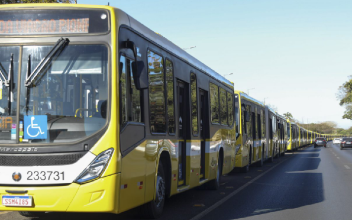 Governo do Distrito Federal entrega 90 novos ônibus articulados para o BRT do Gama e Santa Maria