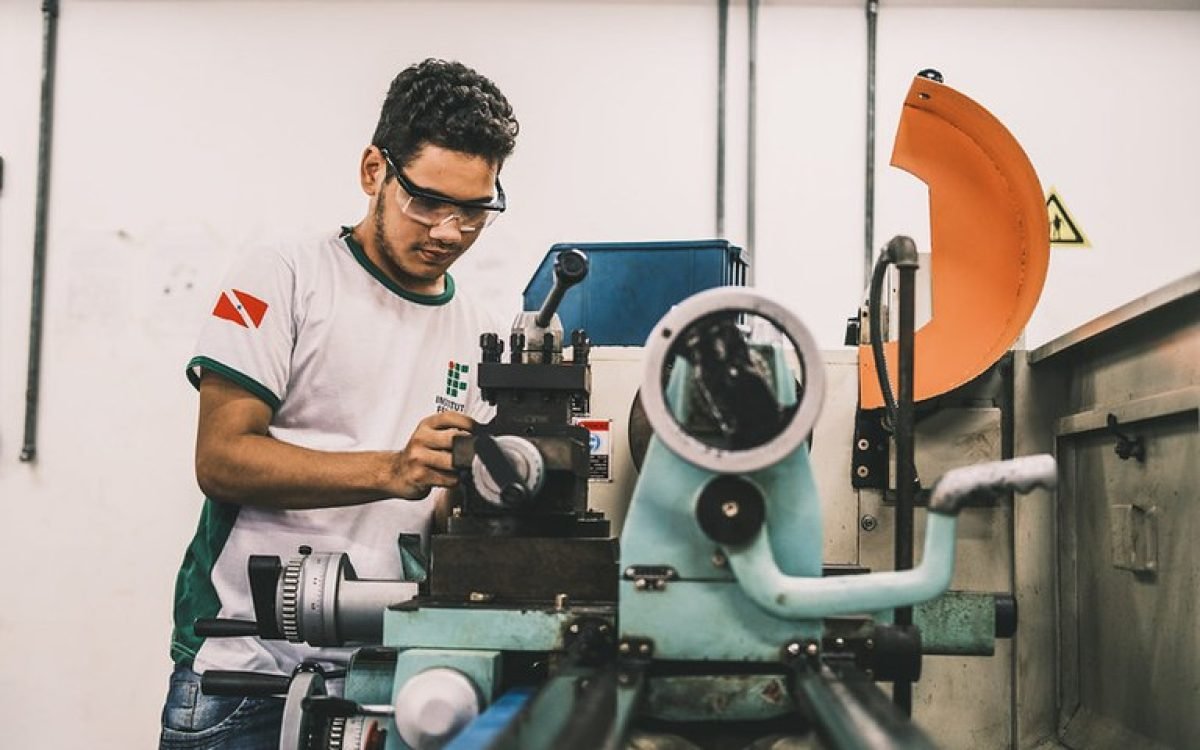 Conheça as ações do MEC por mais educação profissional